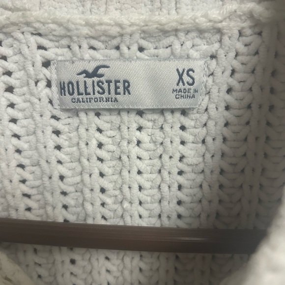 Hollister Classic Cream  Sweater - Picture 2 of 2